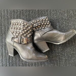 STUART WEITZMAN Black Leather Ankle bootie